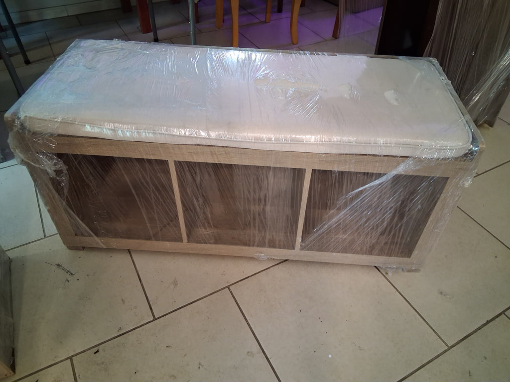 3 Sitter bench with storage, In Excellent Shape, Local Pick Up Only