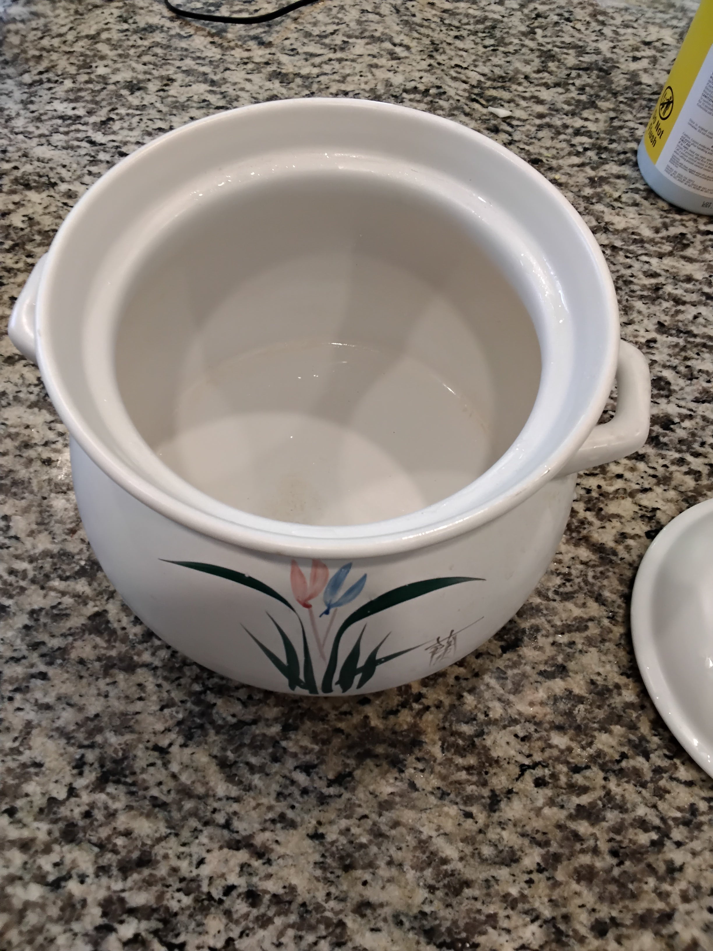 Uniwear Big Ceramic Pot, 5.3 Liter, Excellent Condition