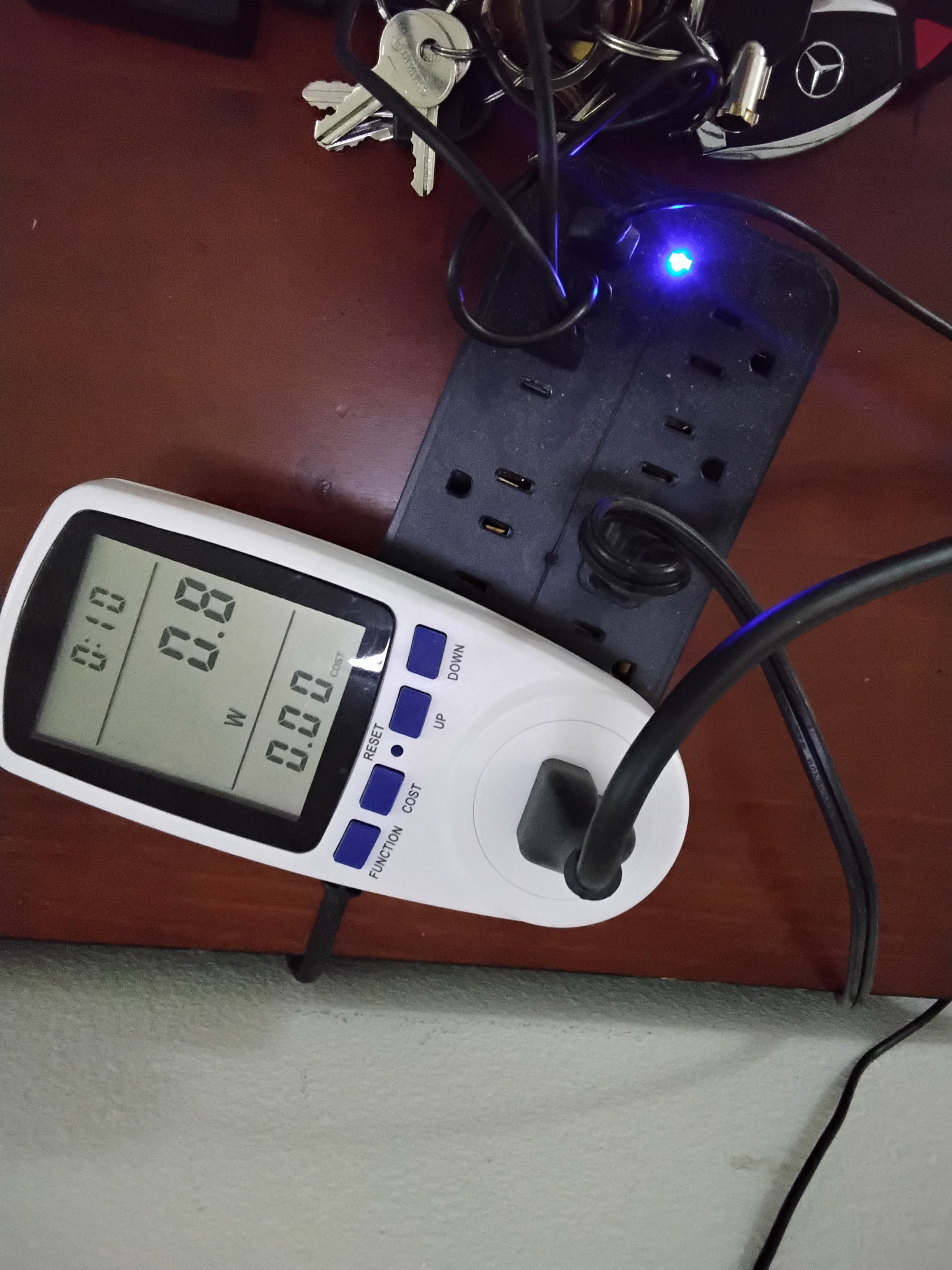 Power Meter Consumption Energy Watt Amps Volt Electricity Monitor