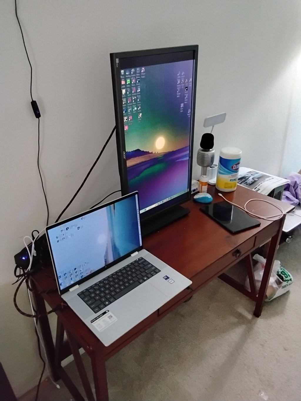 Acer 28 Inch 4k Monitor, B286HK with rolling stand and remote, Local Pick Up only.