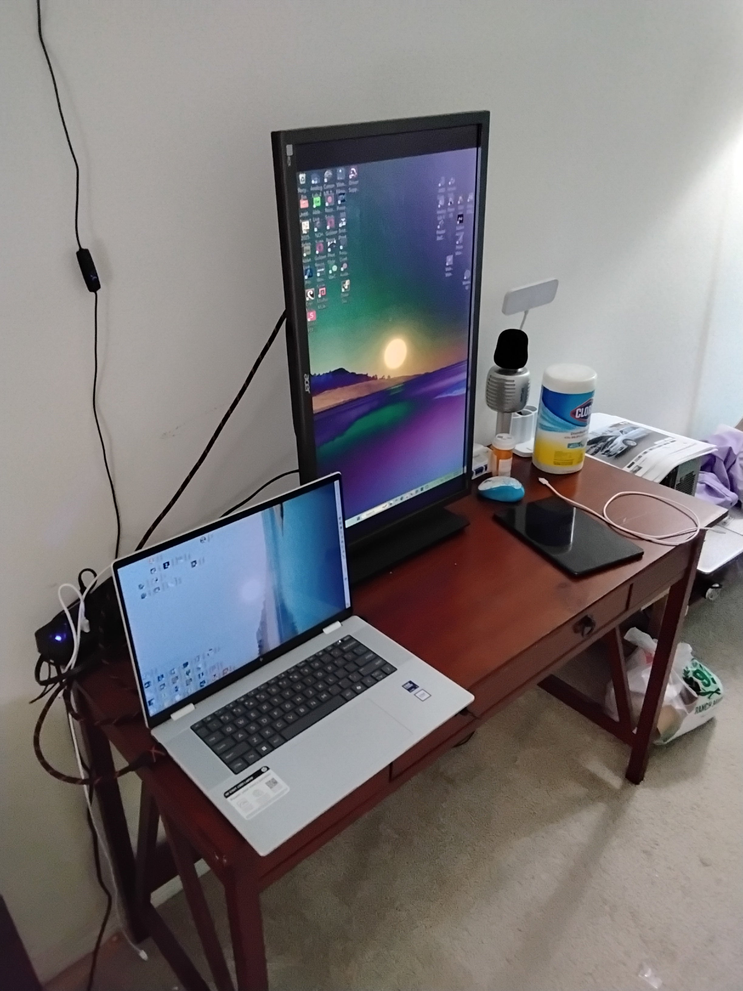 Acer 28 Inch 4k Monitor, B286HK with rolling stand and remote, Local Pick Up only.