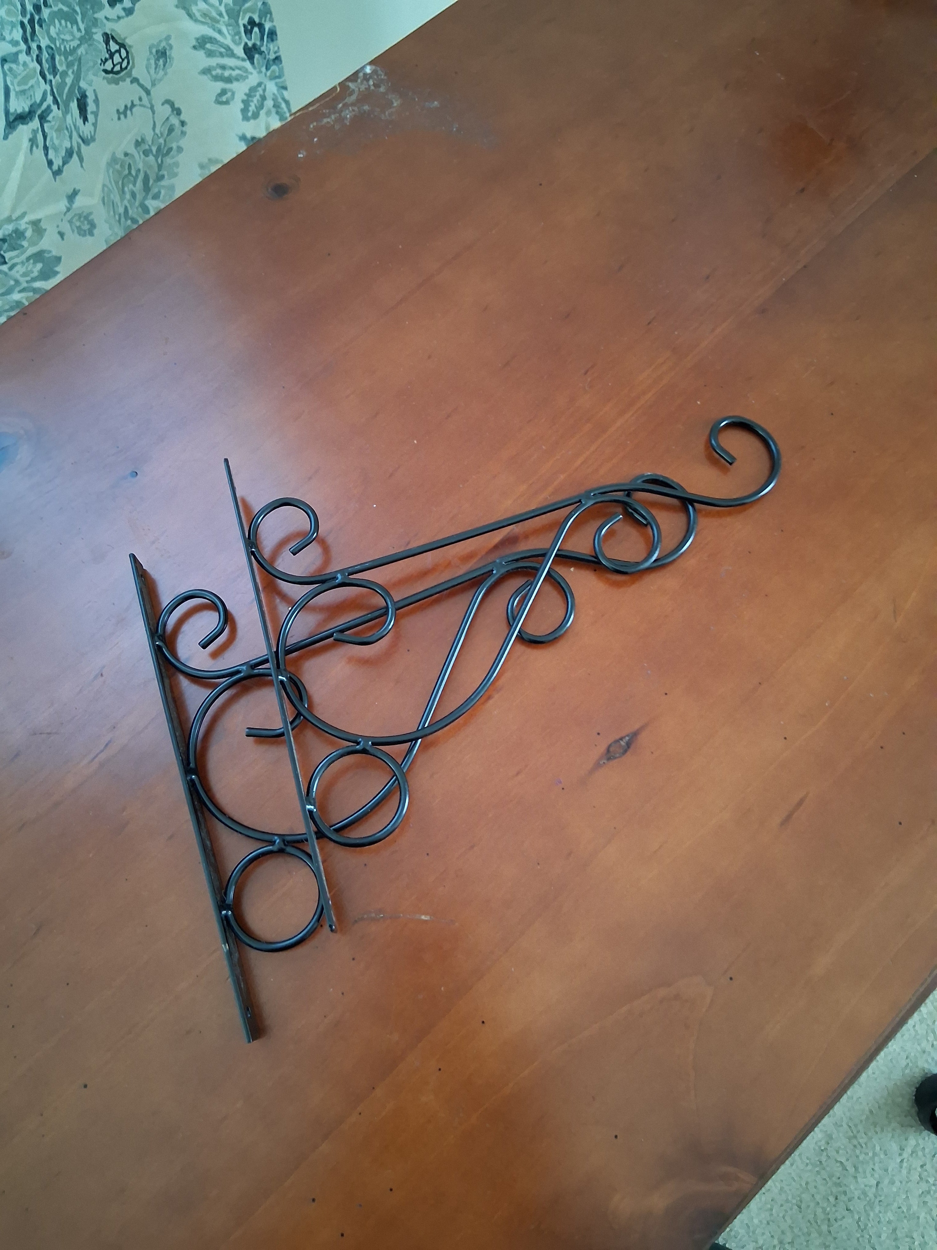 A pair of wall bracket, new 10x6