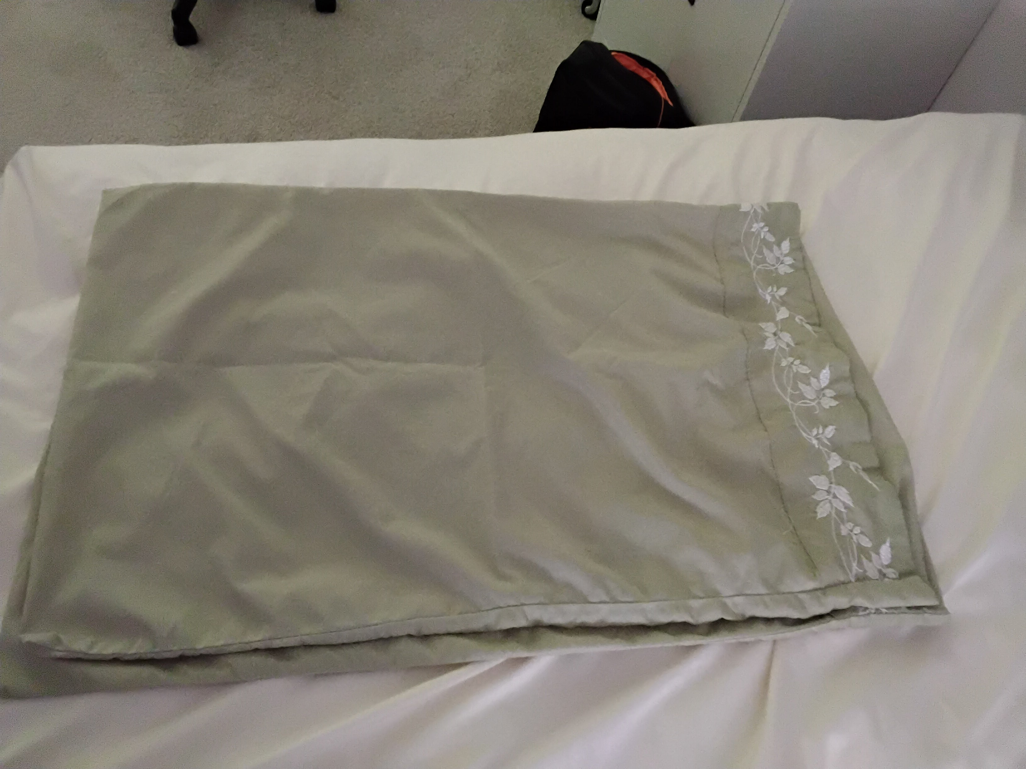 A pair of pillow case.